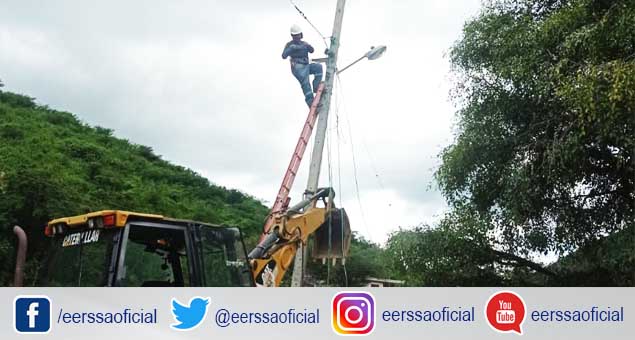 Emergencias en las redes eléctricas solucionó la Eerssa en el cantón Puyango